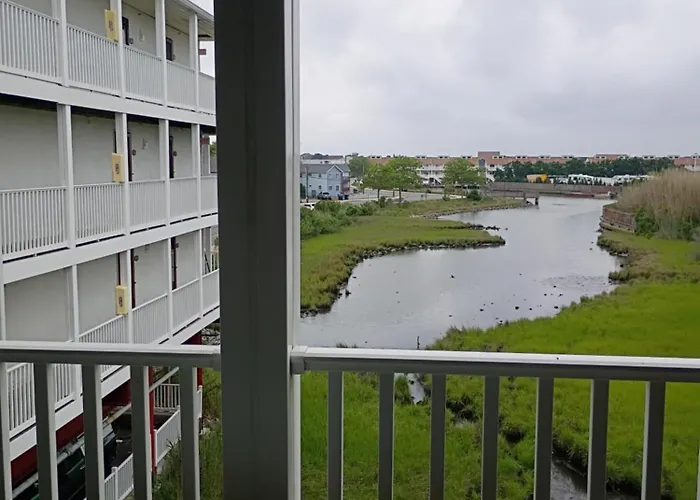 Big At 28th With Balcony Apartment