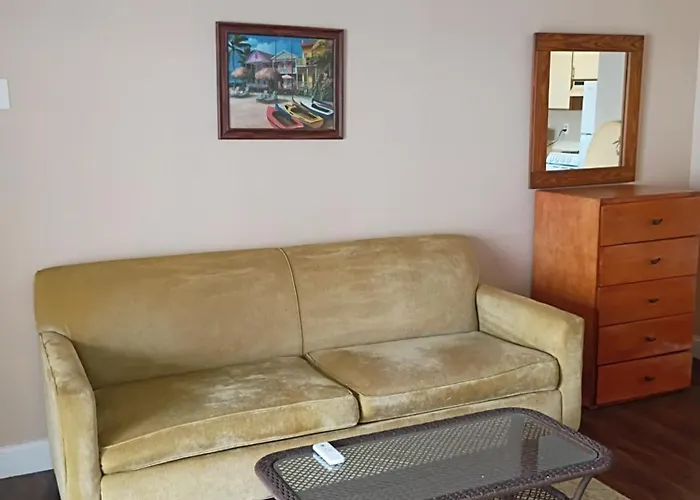 Big At 28th With Balcony Apartment *