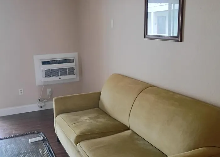 Apartment Big At 28th With Balcony
